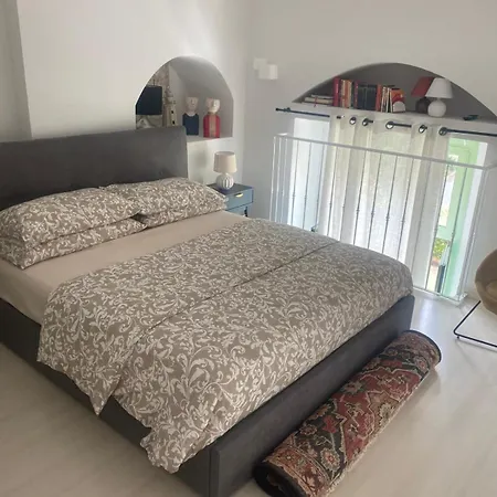 Mentone, A 80 Mt Dal Mare