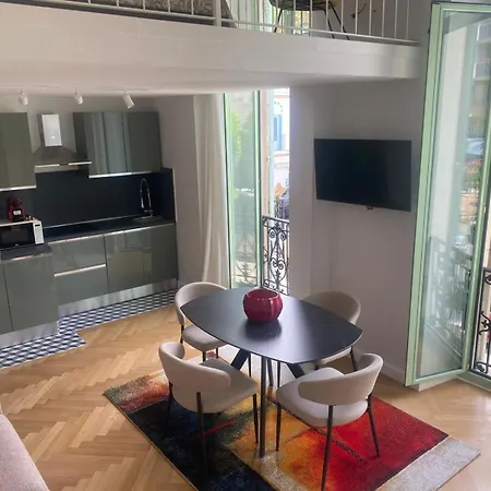 Mentone, A 80 Mt Dal Mare 아파트