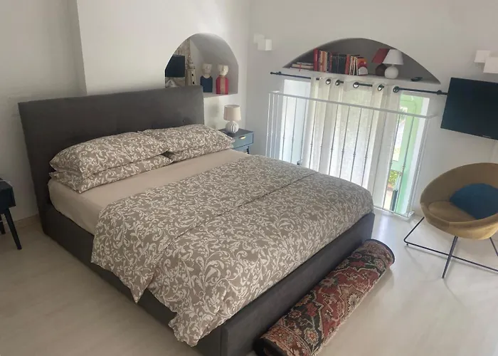 Mentone, A 80 Mt Dal Mare