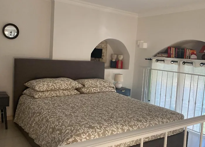 Mentone, A 80 Mt Dal Mare