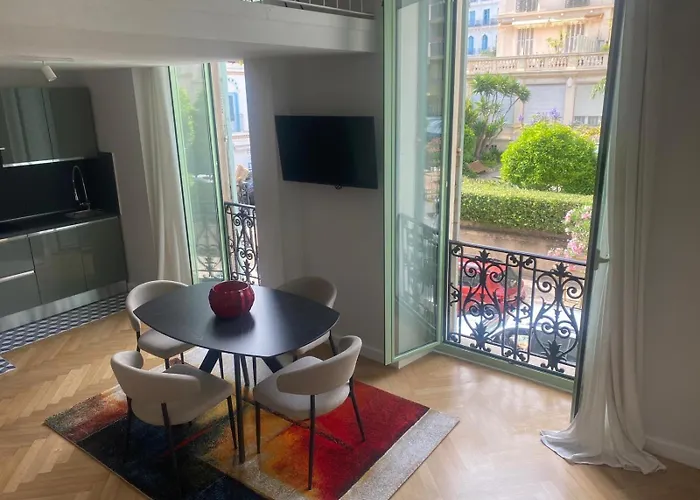 Mentone, A 80 Mt Dal Mare *