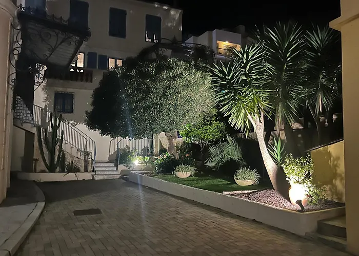 Mentone, A 80 Mt Dal Mare Apartamento Menton